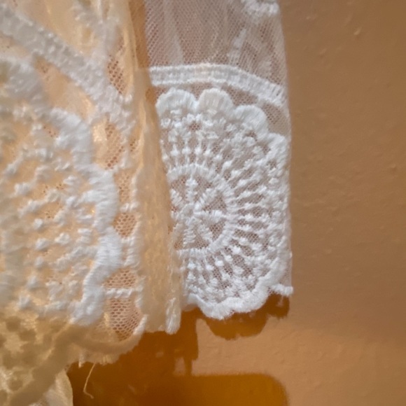XHILARATION SHEER LACE TOP - Picture 5 of 8